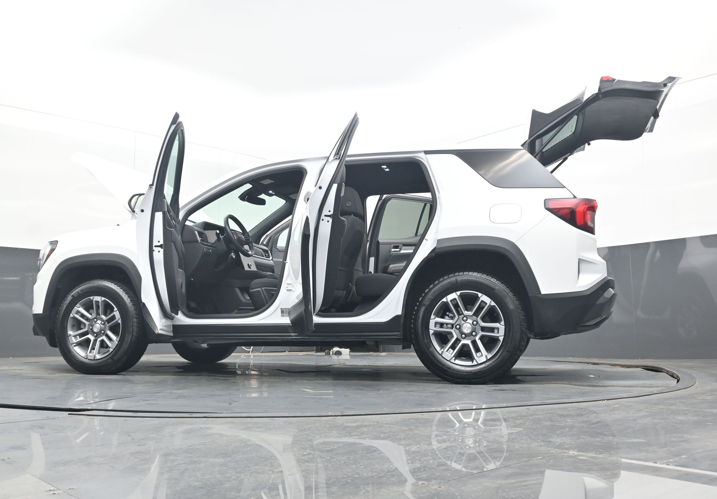 Used 2025 GMC Terrain Elevation image 31