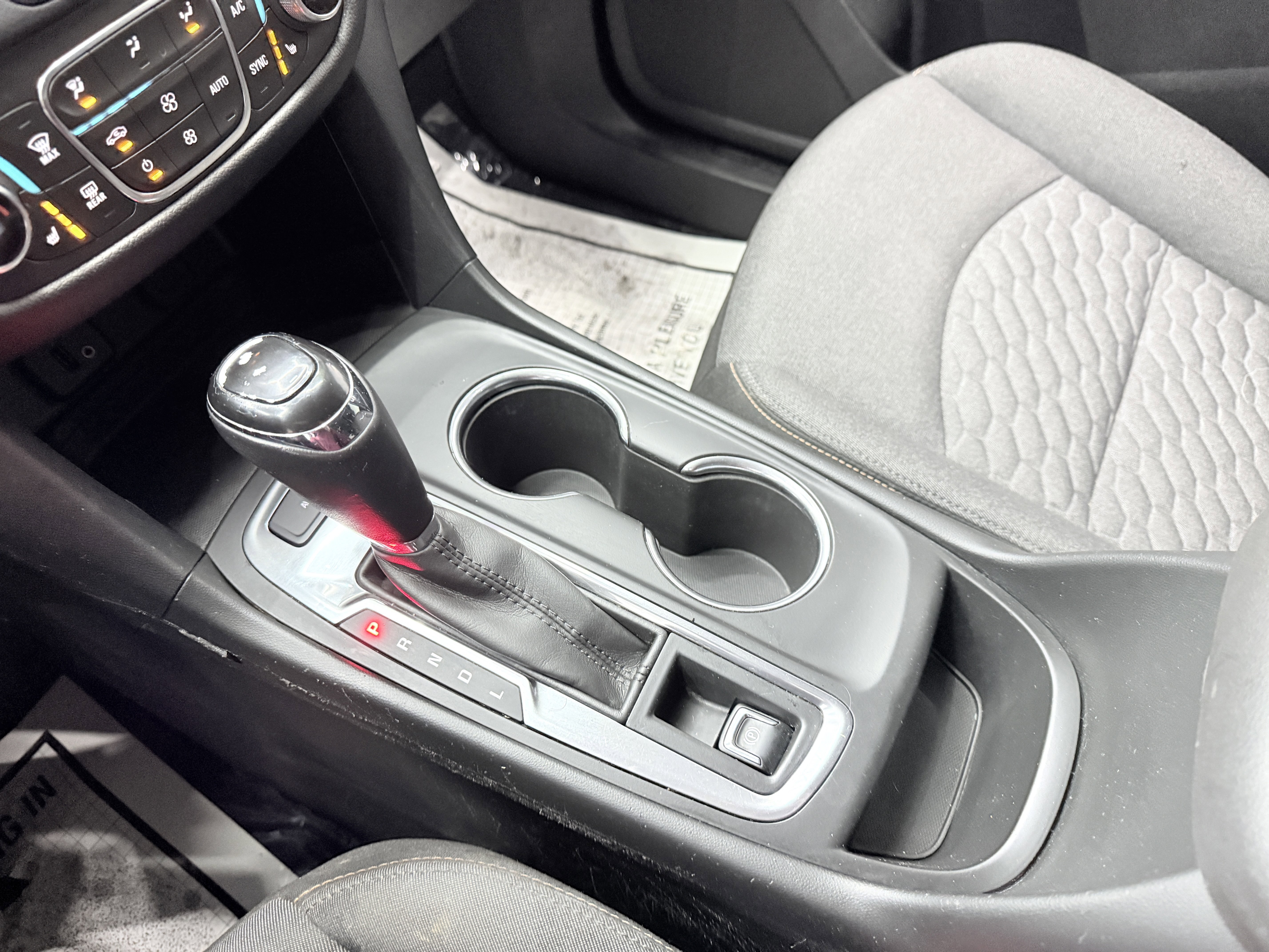 Used 2018 Chevrolet Equinox LT image 22