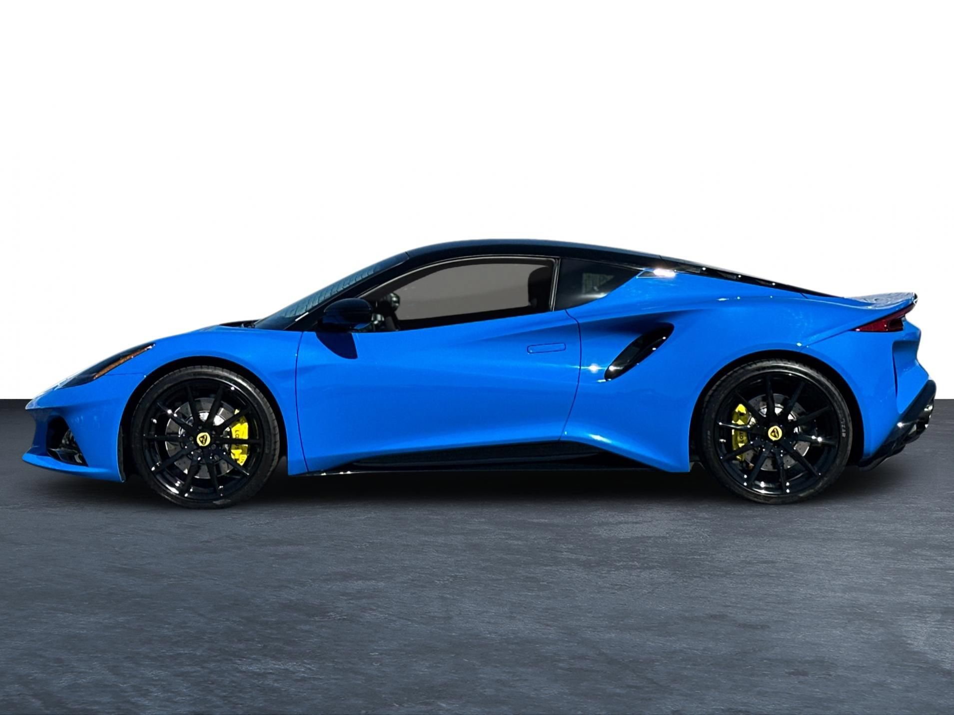 Used 2025 Lotus Emira RWD image 4