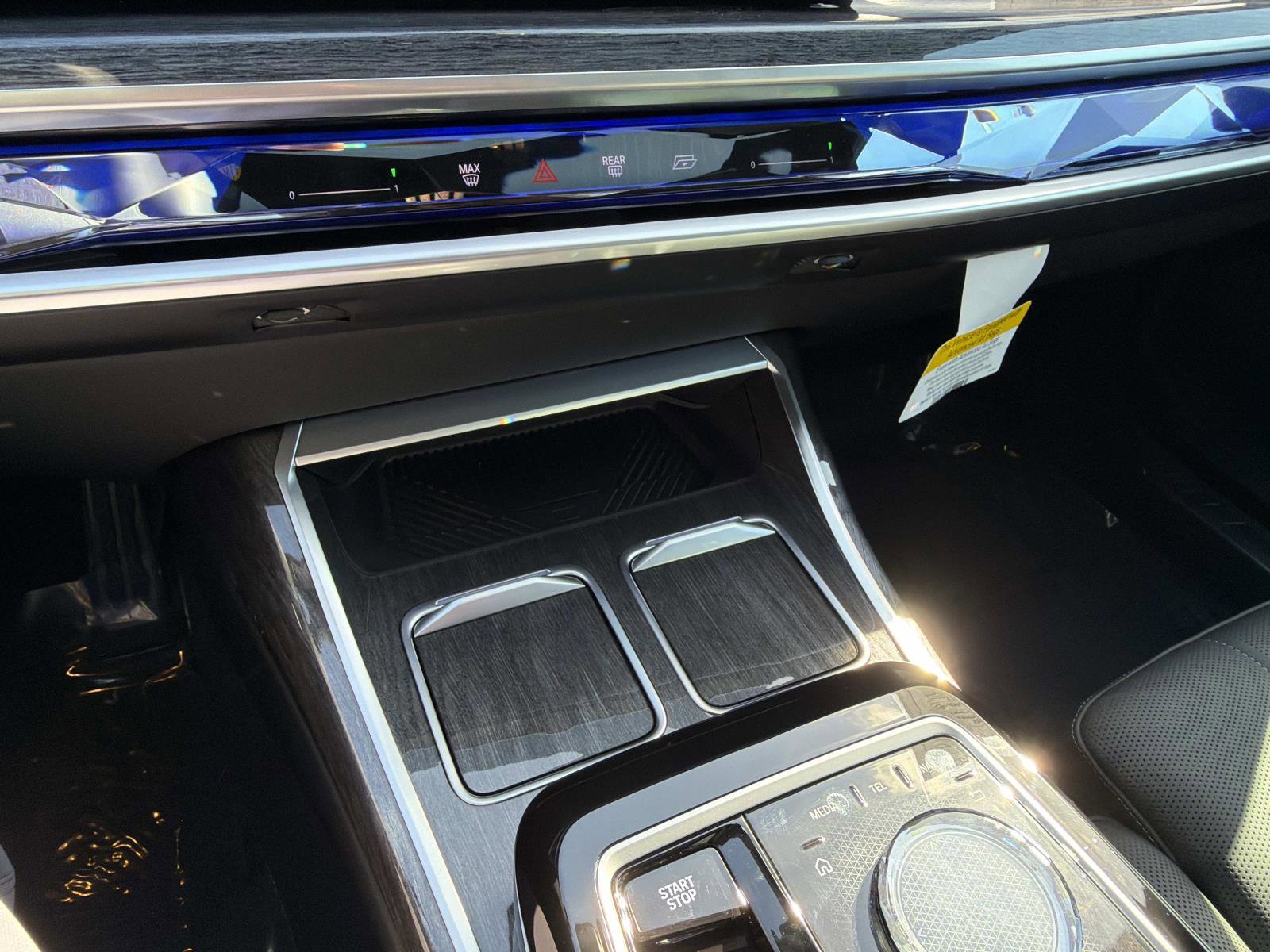 Used 2025 BMW i7 M70 w/ Executive Package image 24