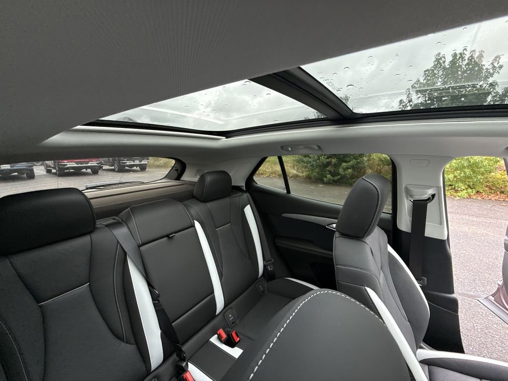 Certified 2025 Buick Envision Sport Touring image 14