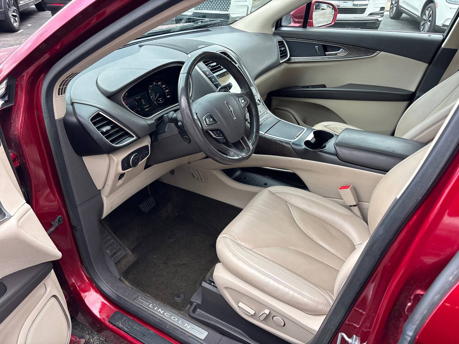 Used 2018 Lincoln MKX Select w/ Select Plus Package image 23