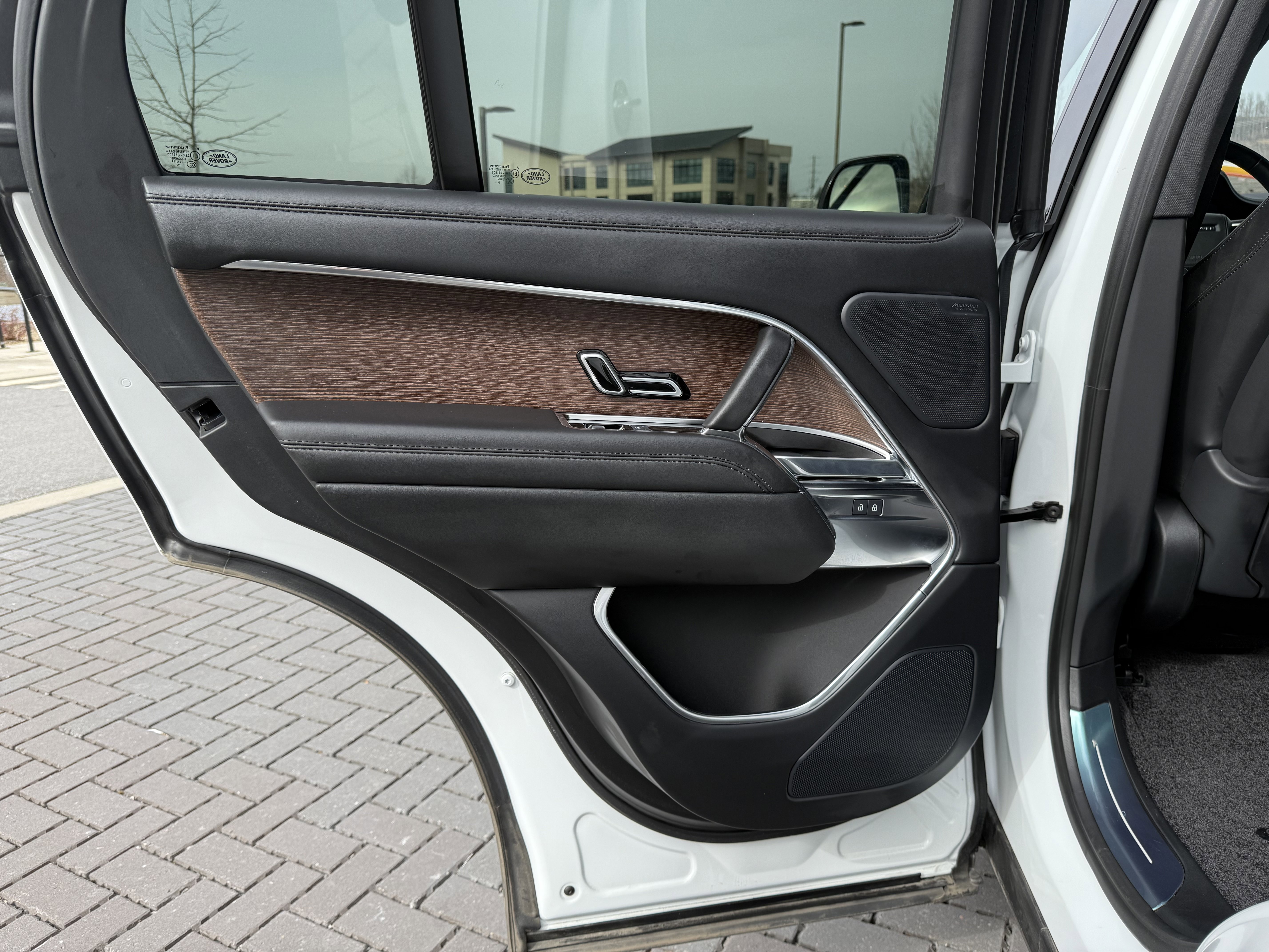 Certified 2025 Land Rover Range Rover SE image 14