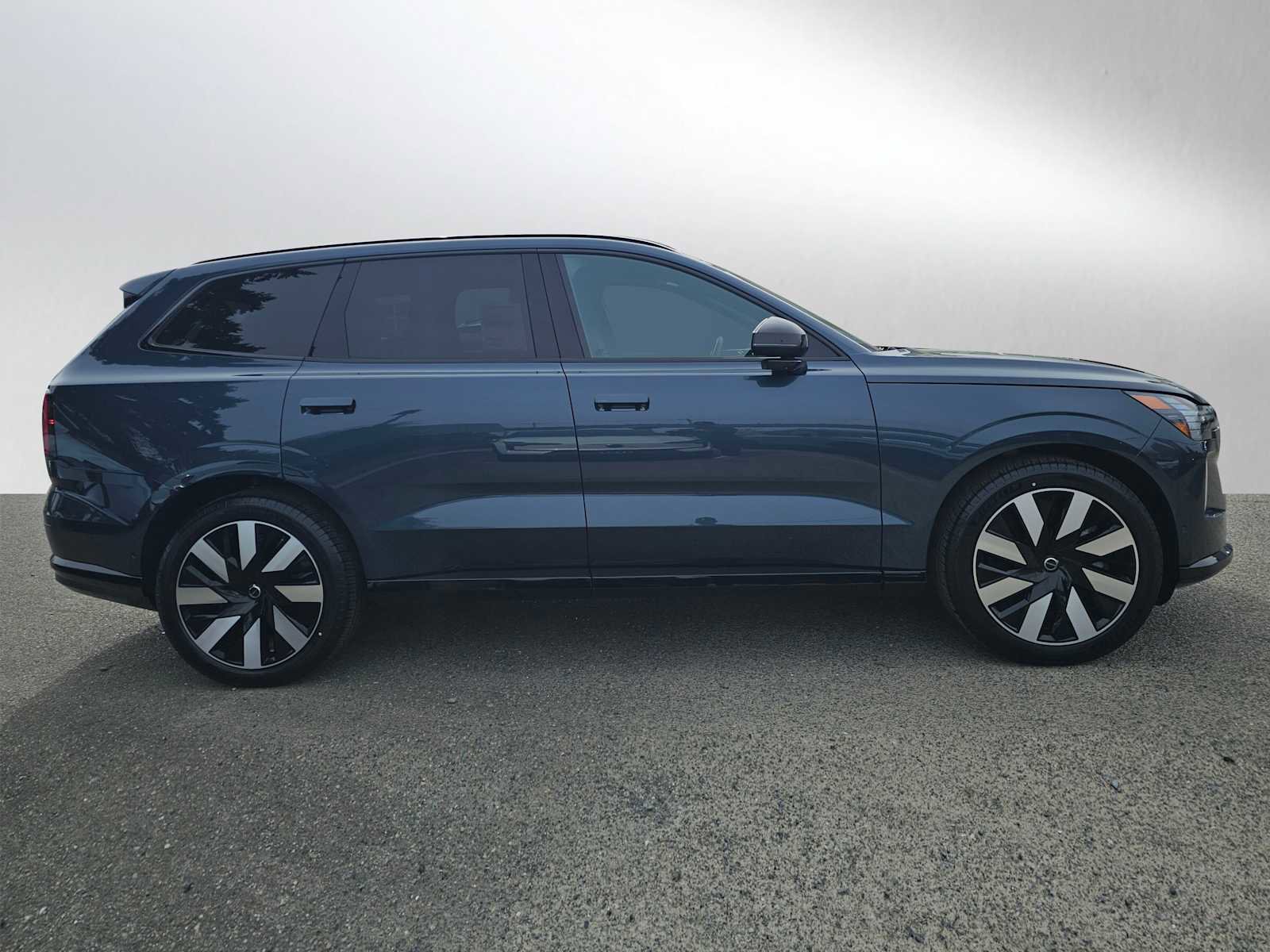 New 2026 Volvo EX90 Ultra image 2