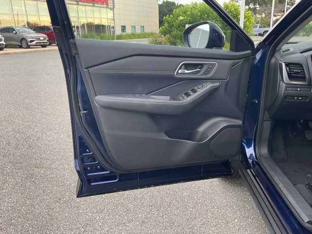 New 2026 Nissan Rogue Platinum AWD/4WD image 11