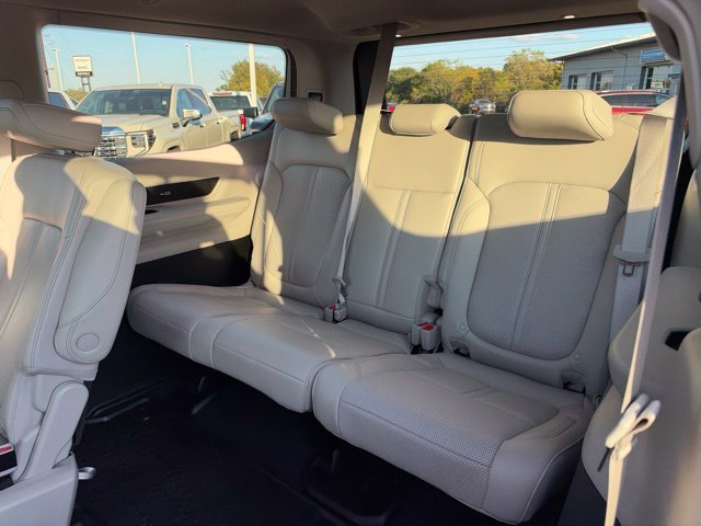 Used 2024 Jeep Wagoneer Series III w/ Premium Group I AWD/4WD image 23