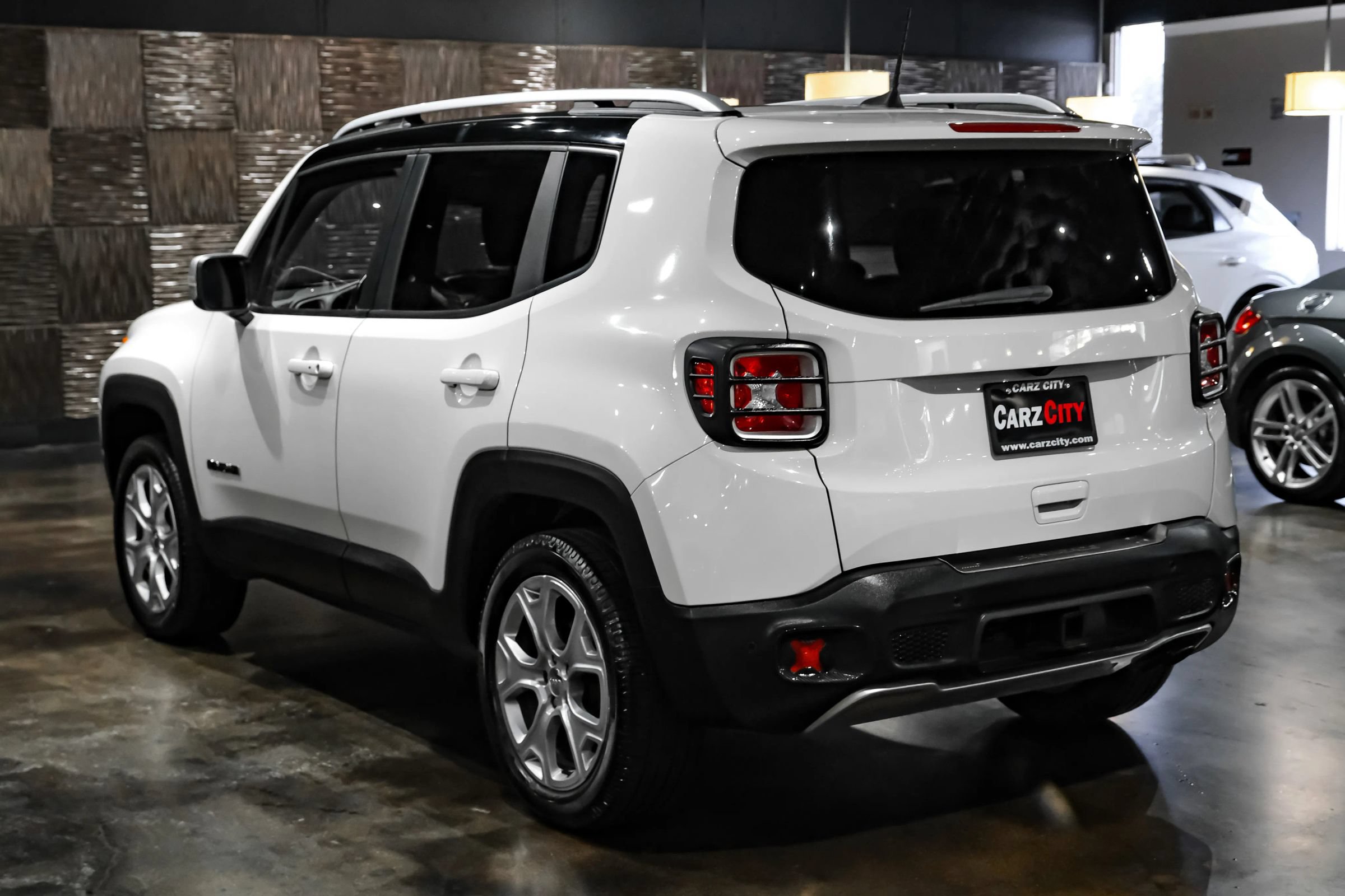 Used 2018 Jeep Renegade Limited w/ Advanced Technology Group AWD/4WD image 10