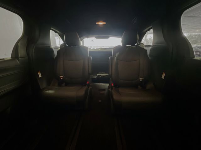 Used 2025 Toyota Sienna Platinum image 25