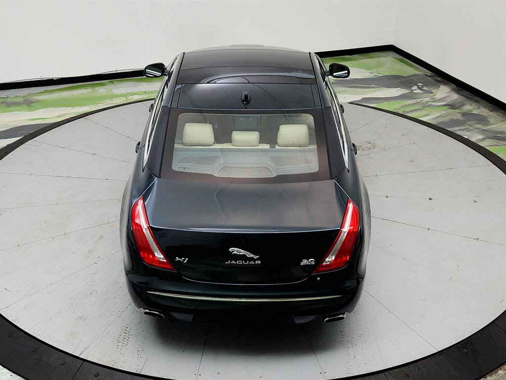 Used 2015 Jaguar XJ AWD image 35