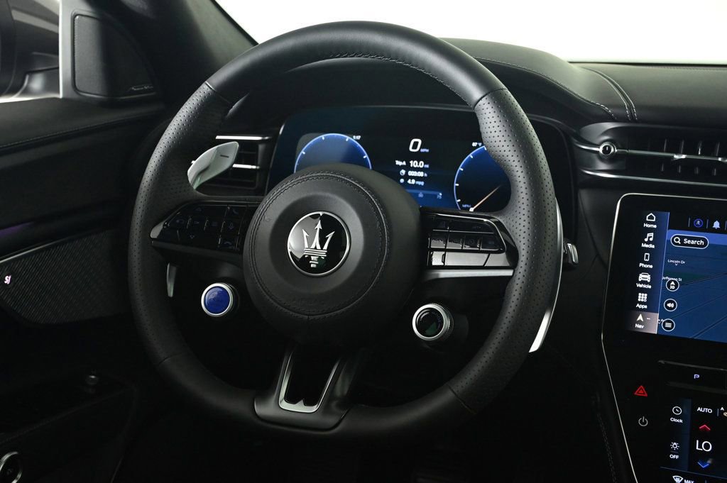 Used 2025 Maserati Grecale GT image 10