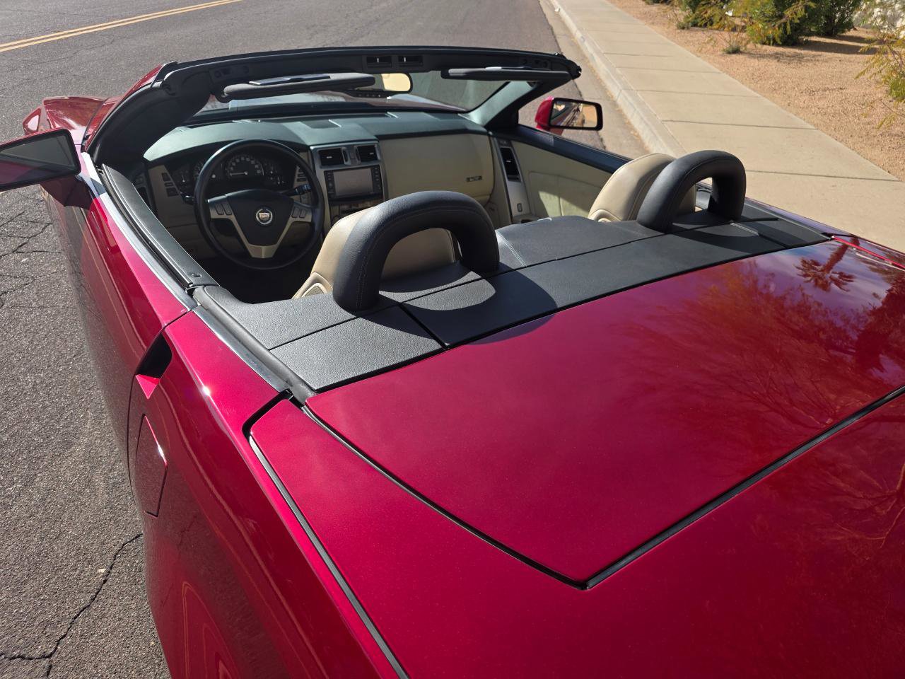 Used 2007 Cadillac XLR V image 12