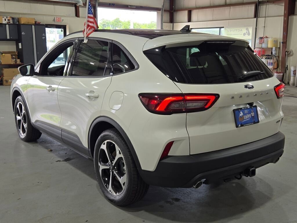 New 2025 Ford Escape ST-Line Elite w/ Tech Pack #2 image 17