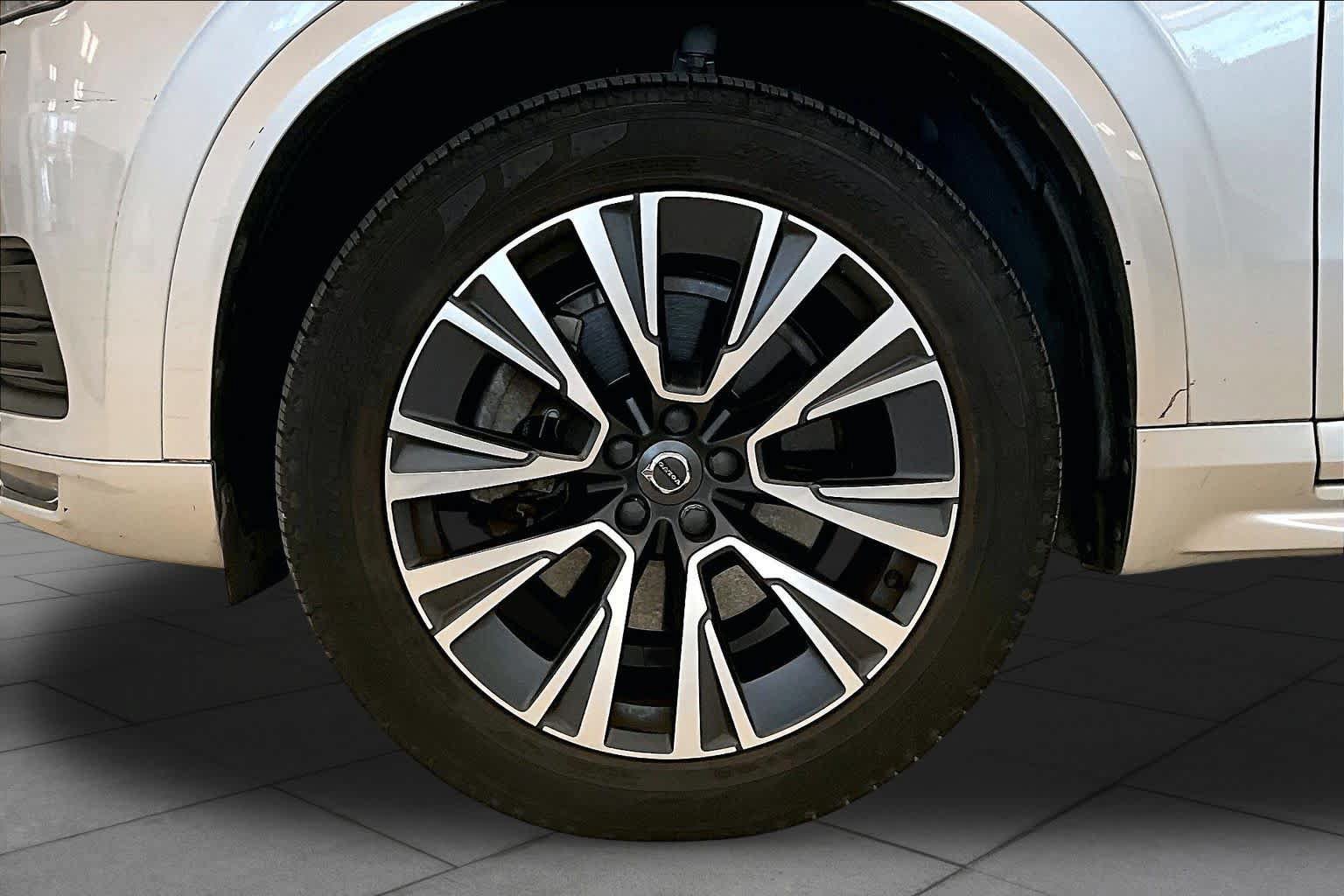 Used 2022 Volvo XC90 T5 Momentum w/ Climate Package FWD image 10