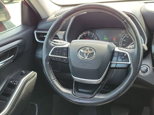 Used 2022 Toyota Highlander XLE AWD/4WD image 23