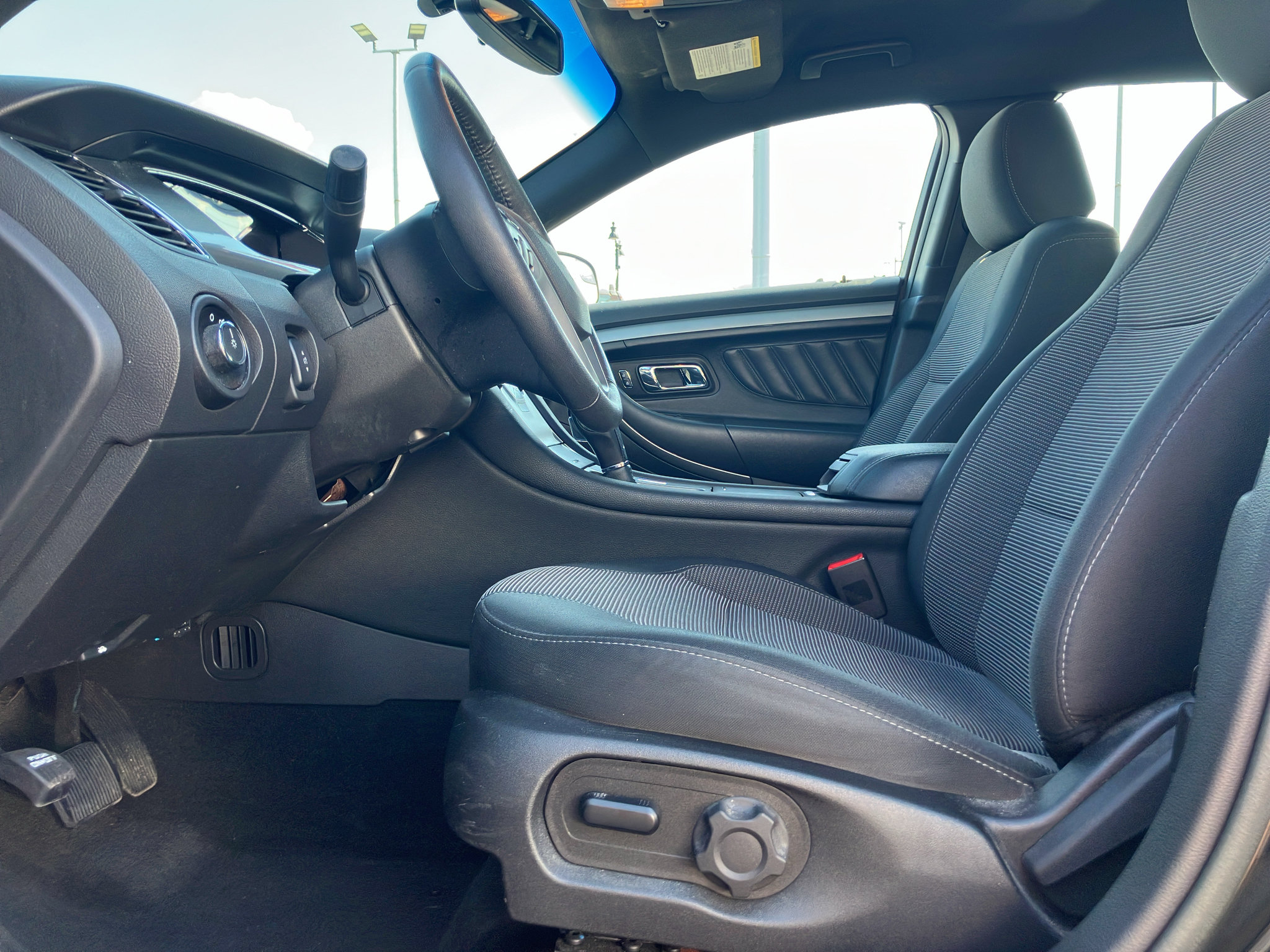 Used 2017 Ford Taurus SEL AWD/4WD image 25