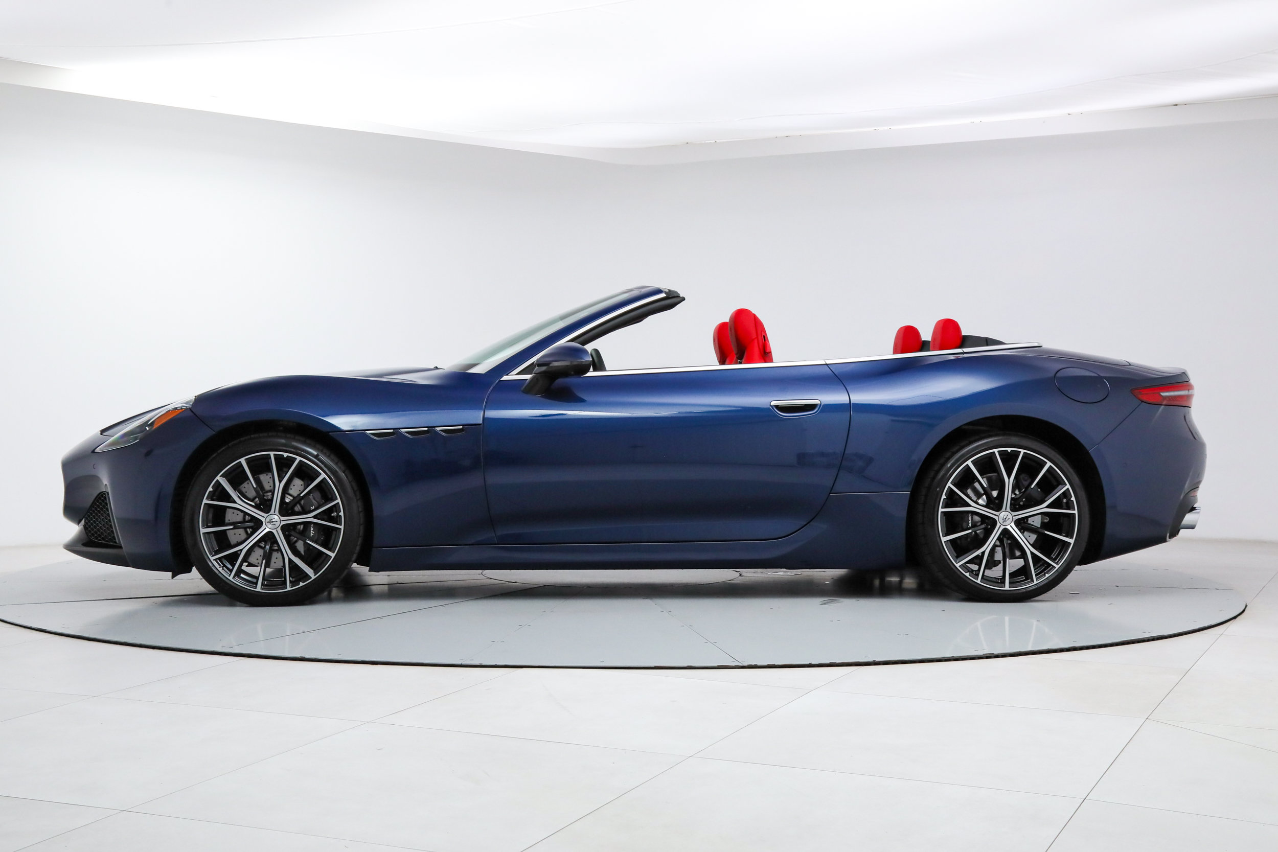 Certified 2026 Maserati GranCabrio Modena AWD/4WD image 2