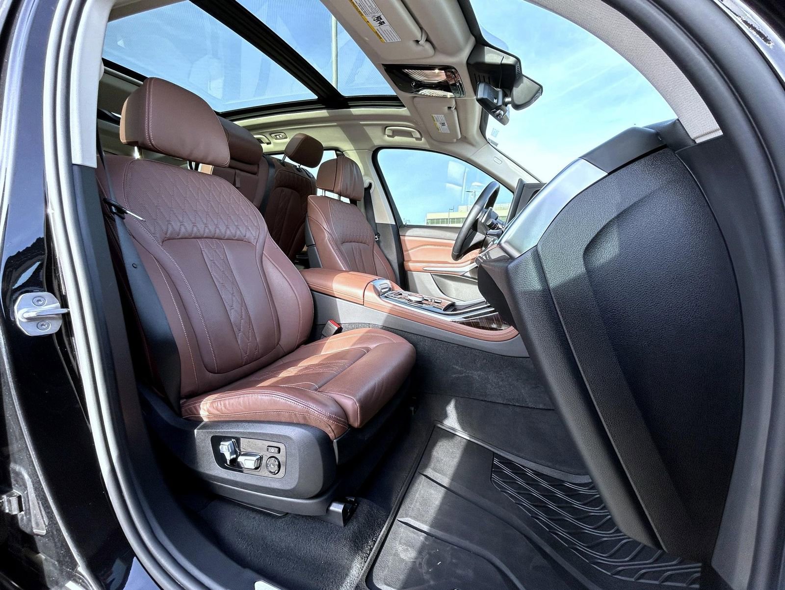 Used 2023 BMW X7 xDrive40i w/ Executive Package image 15