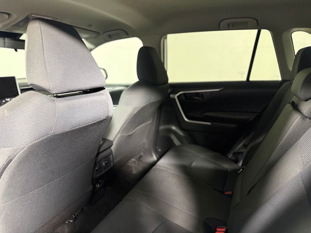 Used 2023 Toyota RAV4 LE AWD/4WD image 21