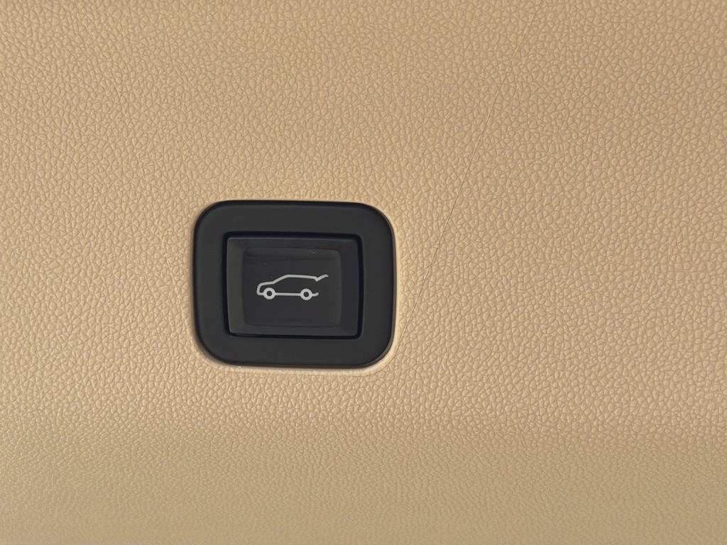 Certified 2023 Cadillac Escalade Premium Luxury RWD image 11