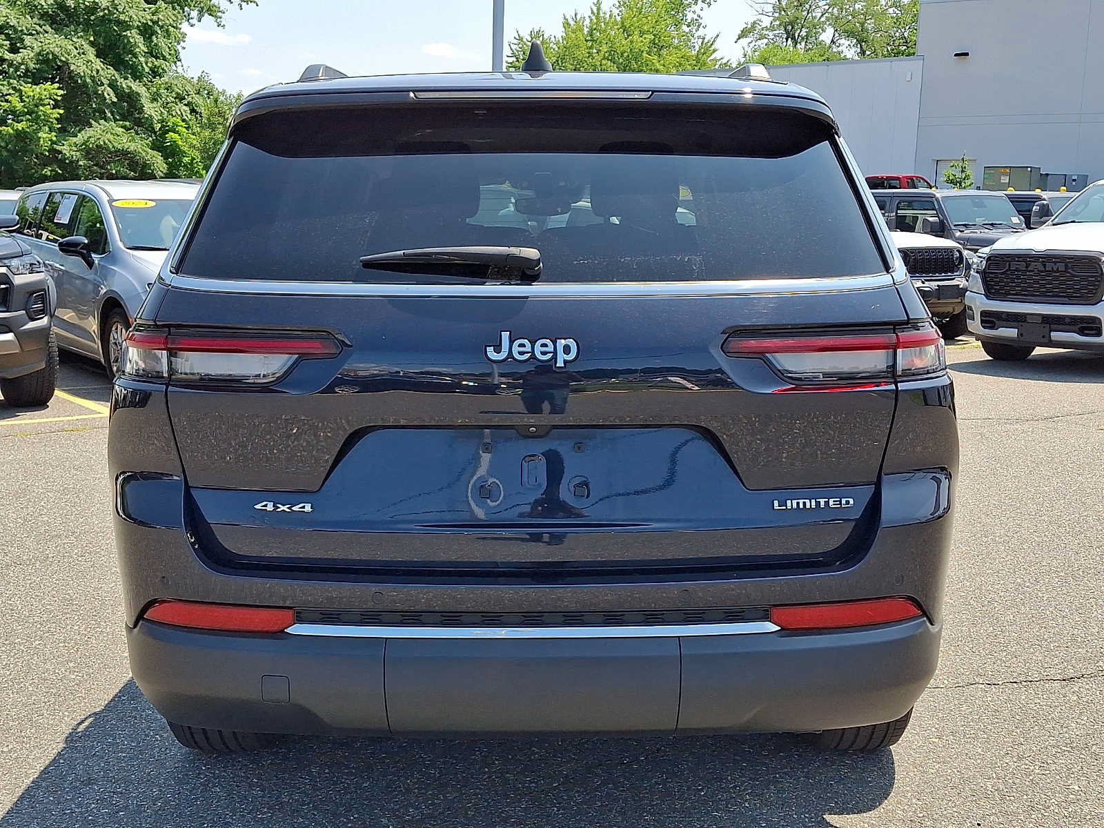 Certified 2023 Jeep Grand Cherokee L Limited AWD/4WD image 5