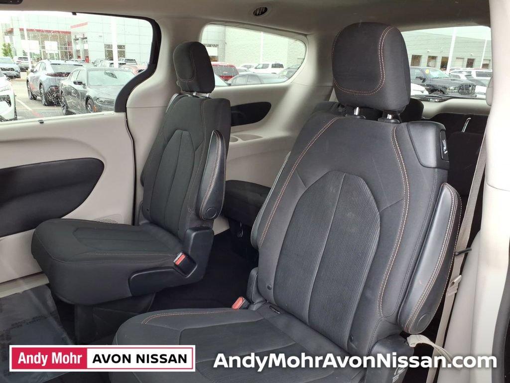 Used 2019 Chrysler Pacifica Touring Plus w/ Advanced Safetytec Group FWD image 28
