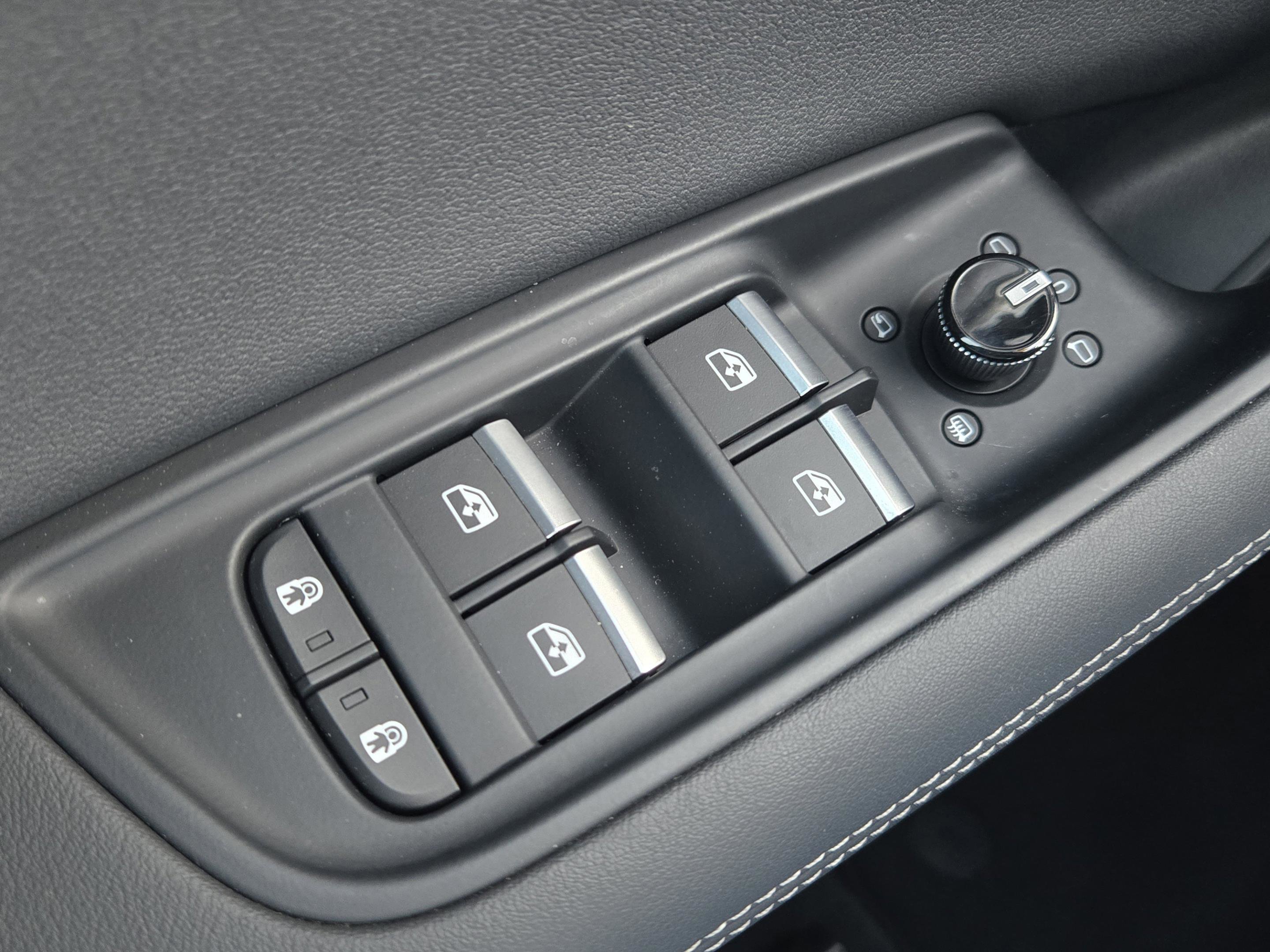 Certified 2025 Audi Q8 Premium Plus w/ Premium Plus Package AWD/4WD image 30