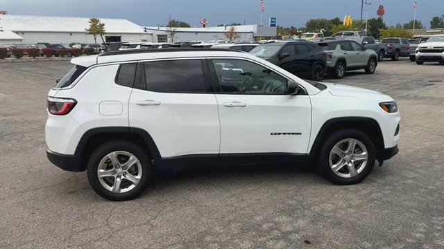 Used 2023 Jeep Compass Latitude image 9