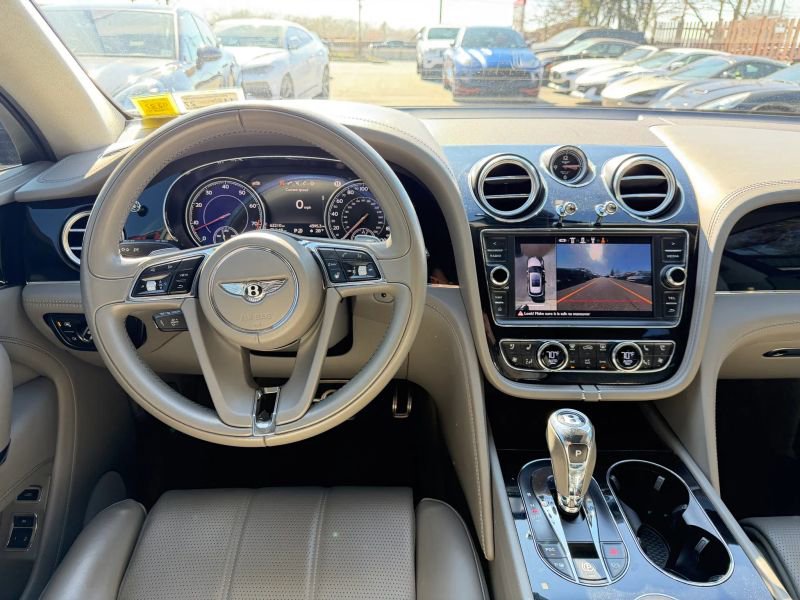 Used 2019 Bentley Bentayga image 18