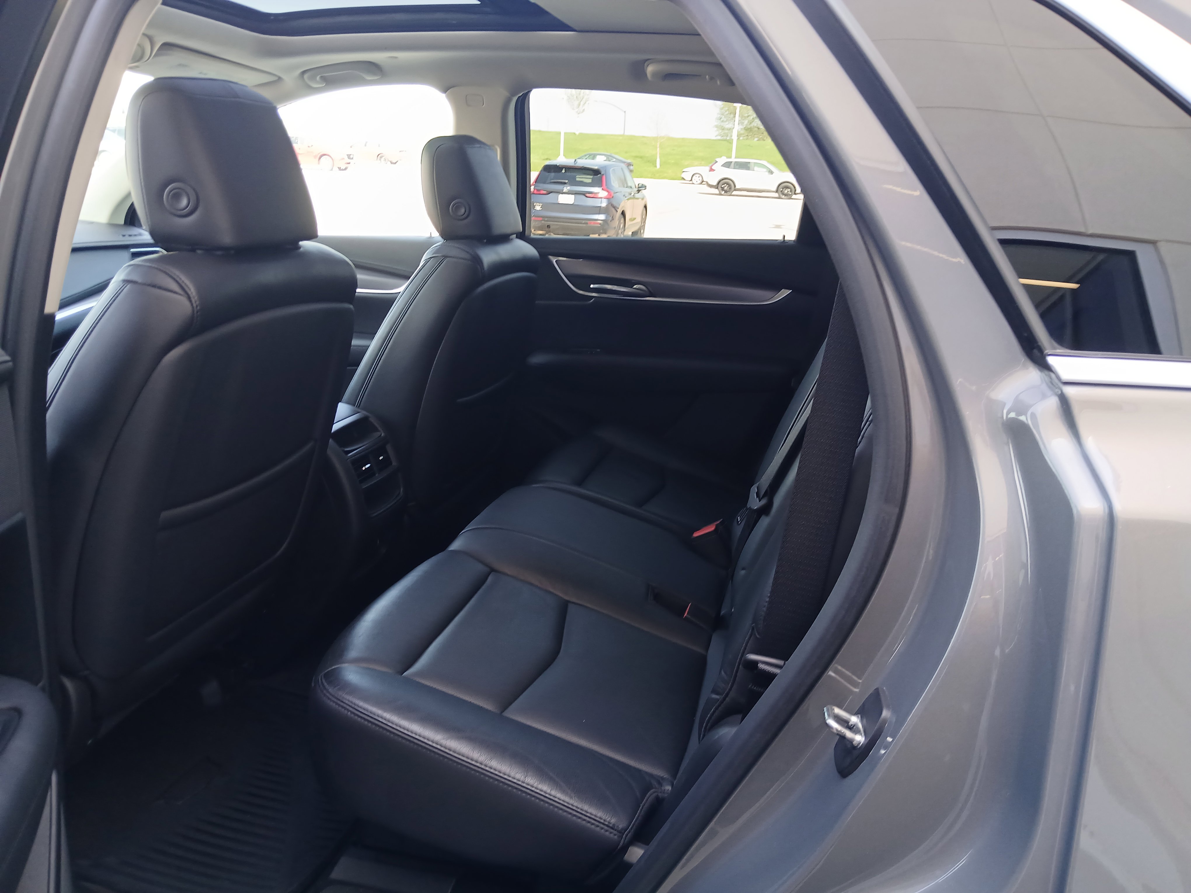 Used 2017 Cadillac XT5 Luxury w/ Driver Awareness Package AWD/4WD image 8