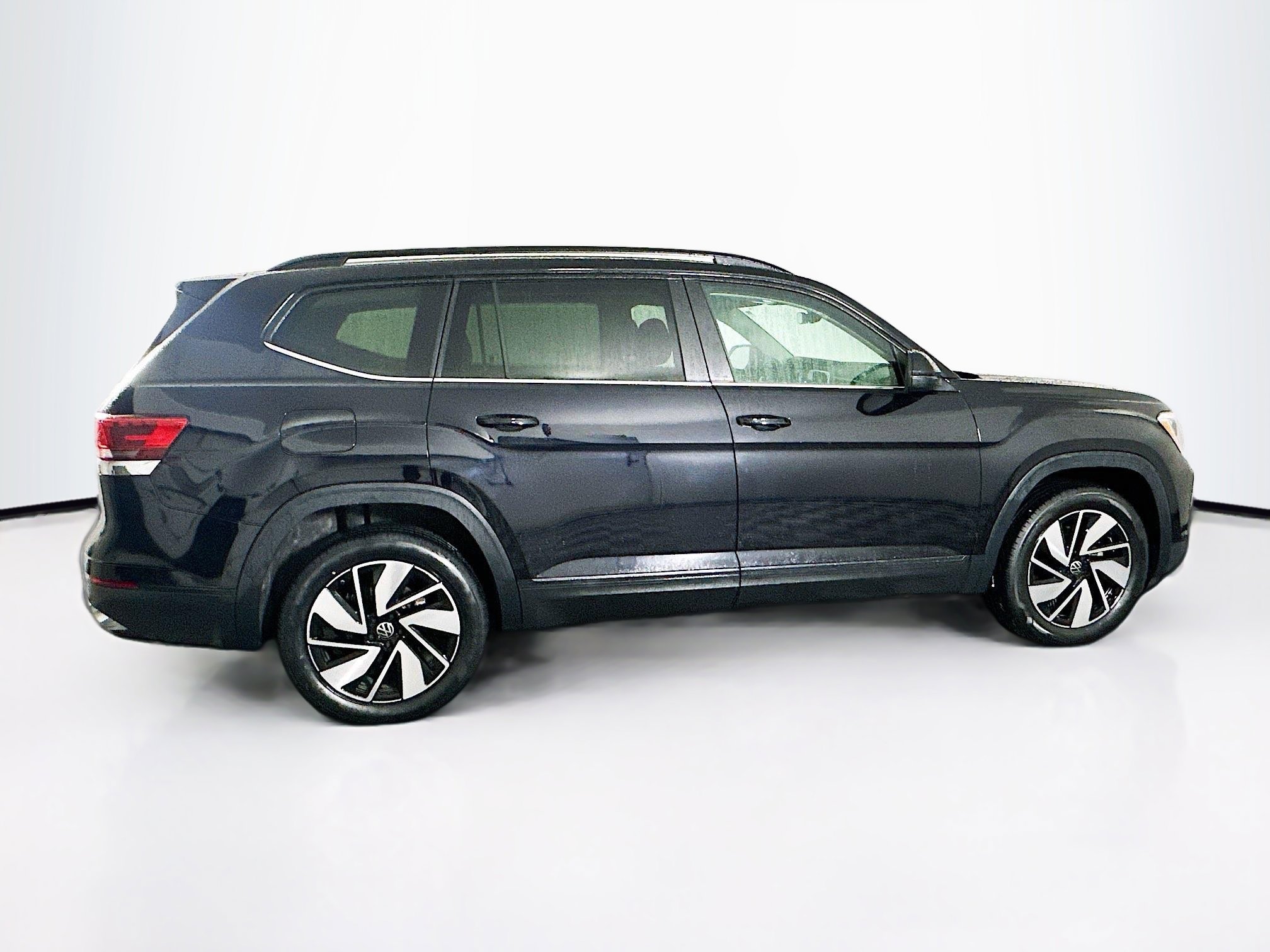 Used 2025 Volkswagen Atlas SE AWD/4WD image 10