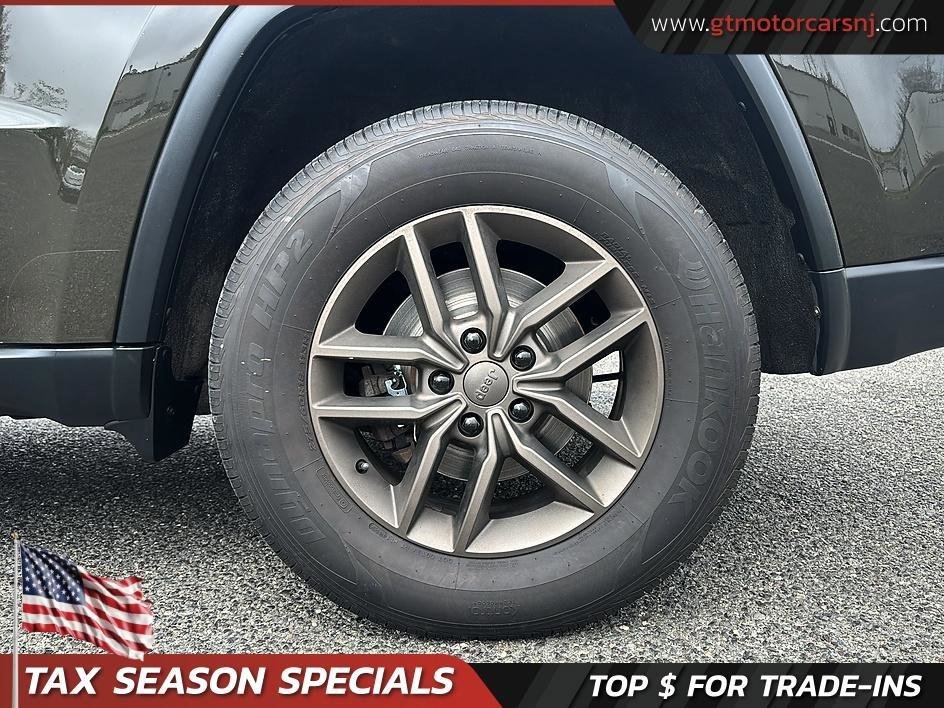 Used 2016 Jeep Grand Cherokee Laredo 75th Anniversary image 16