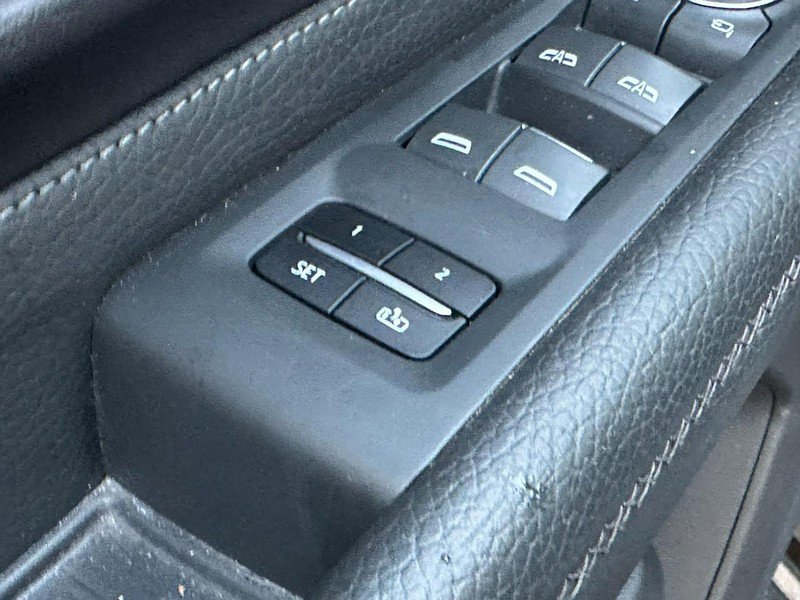 Used 2022 GMC Yukon Denali w/ Denali Premium Package image 24