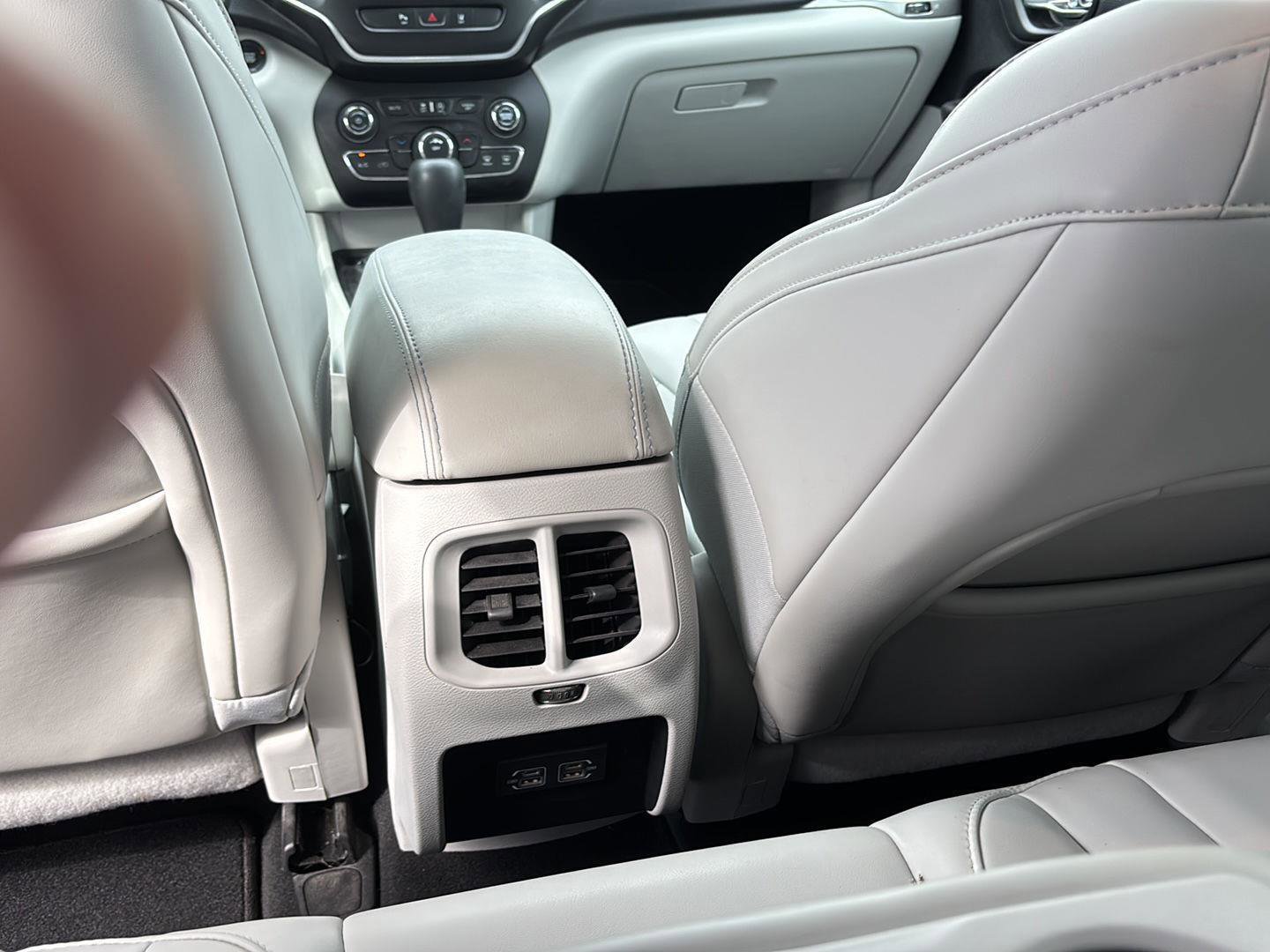 Used 2021 Jeep Cherokee Latitude Plus image 14