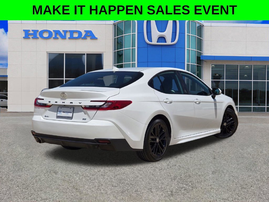Used 2025 Toyota Camry SE FWD image 3