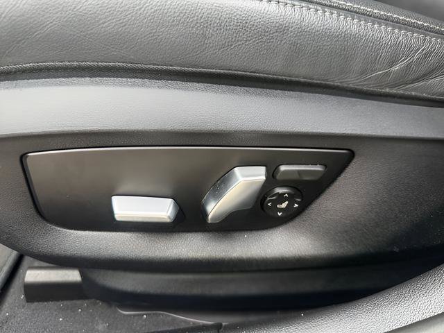 Used 2023 BMW 530e w/ M Sport Package image 8