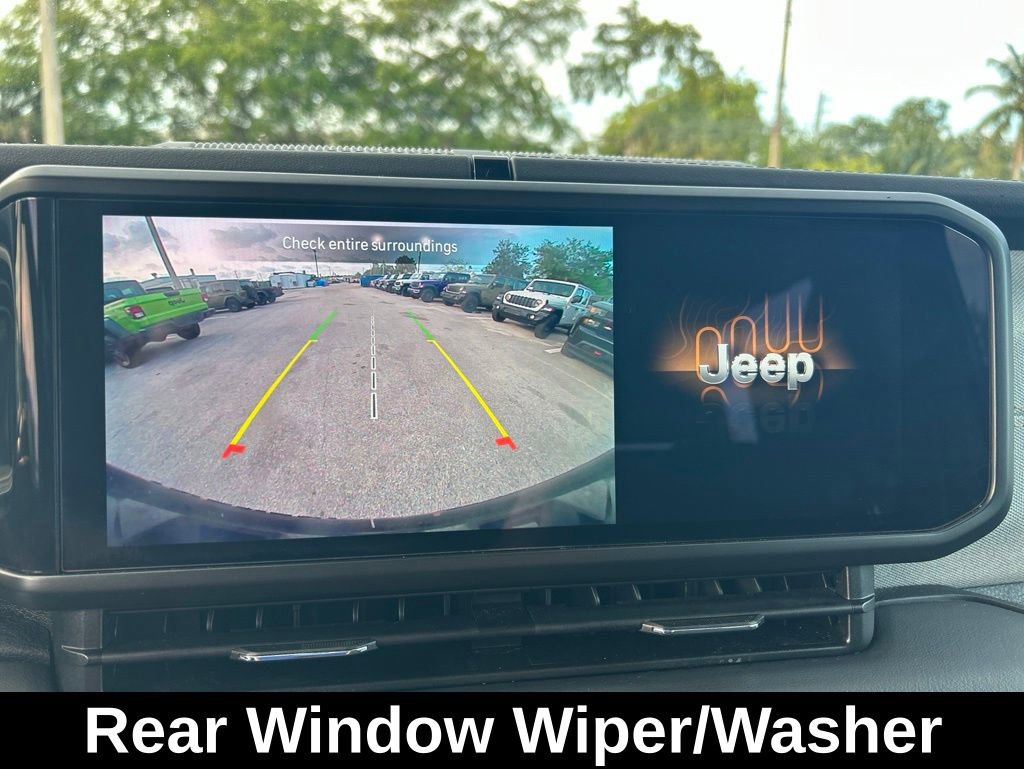 Used 2024 Jeep Wrangler Unlimited Sahara AWD/4WD image 15