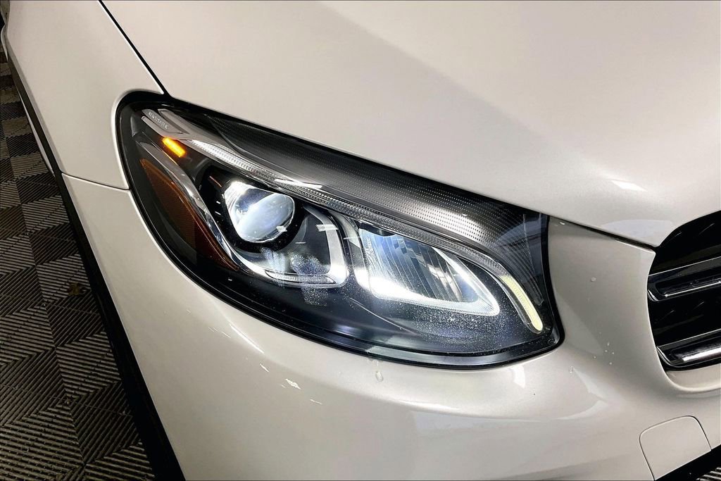 Used 2019 Mercedes-Benz GLC 300 w/ AMG Line image 28