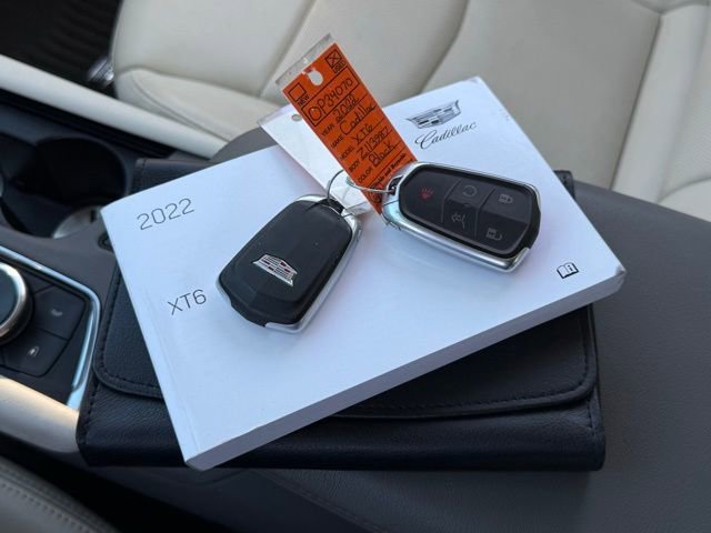 Used 2022 Cadillac XT6 Premium Luxury w/ Technology Package image 5