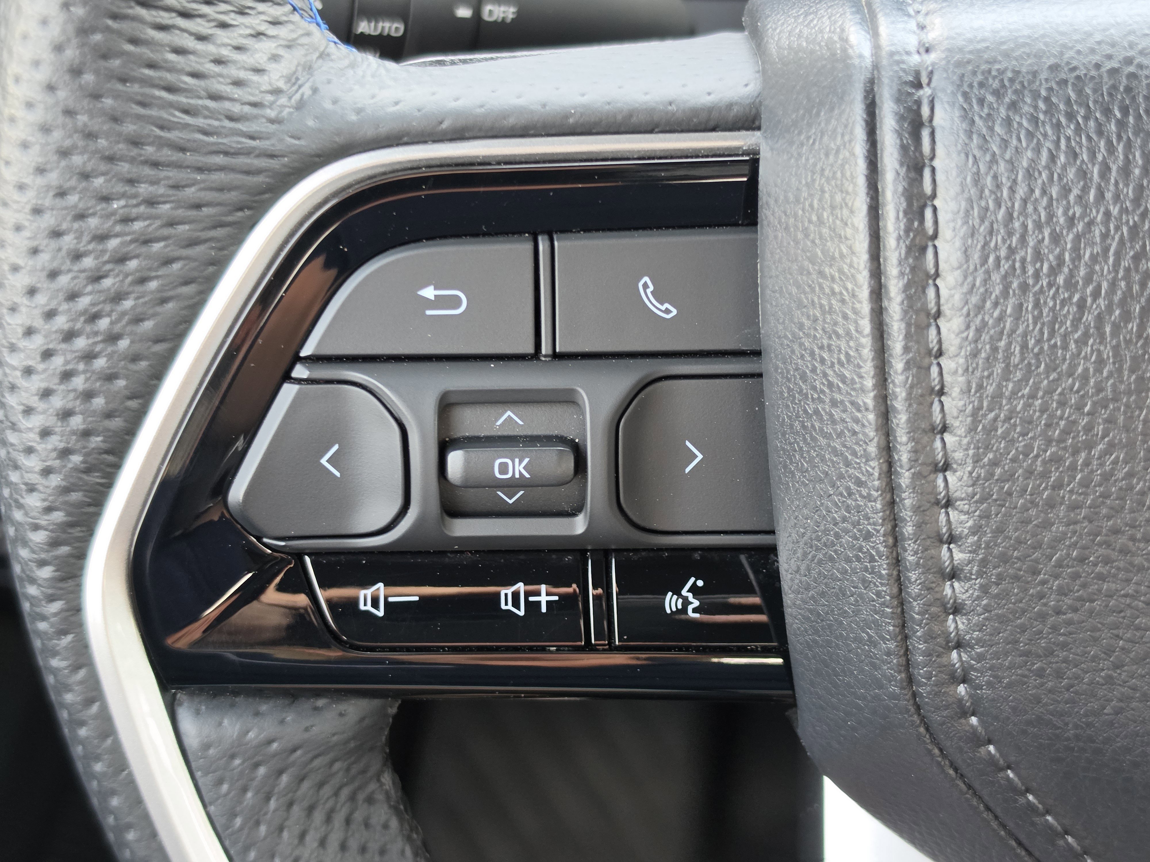 Used 2025 Toyota Tundra Platinum AWD/4WD image 17