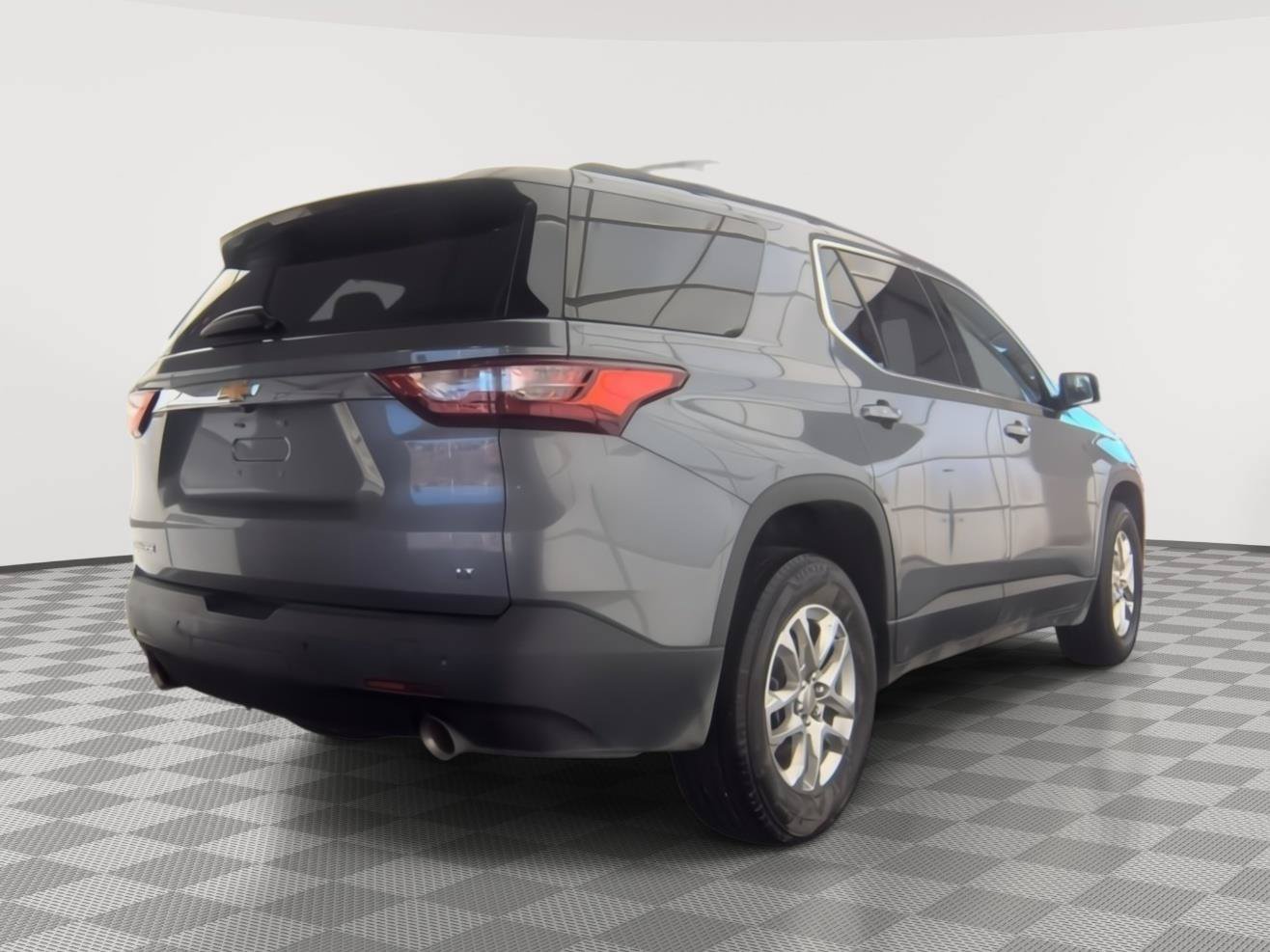 Used 2020 Chevrolet Traverse LT FWD image 2