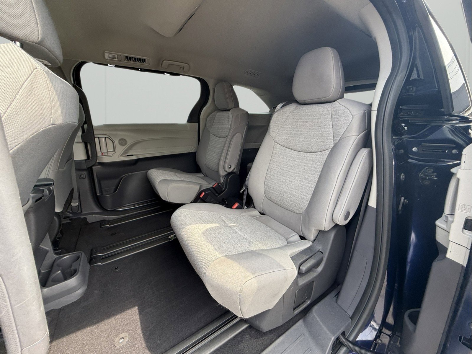 Used 2022 Toyota Sienna LE image 8