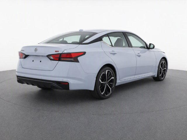 Used 2024 Nissan Altima 2.5 SR FWD image 3