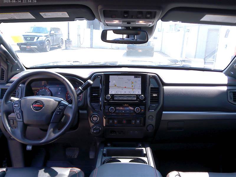 Used 2022 Nissan Titan PRO-4X w/ Pro-4x Convenience Package AWD/4WD image 10