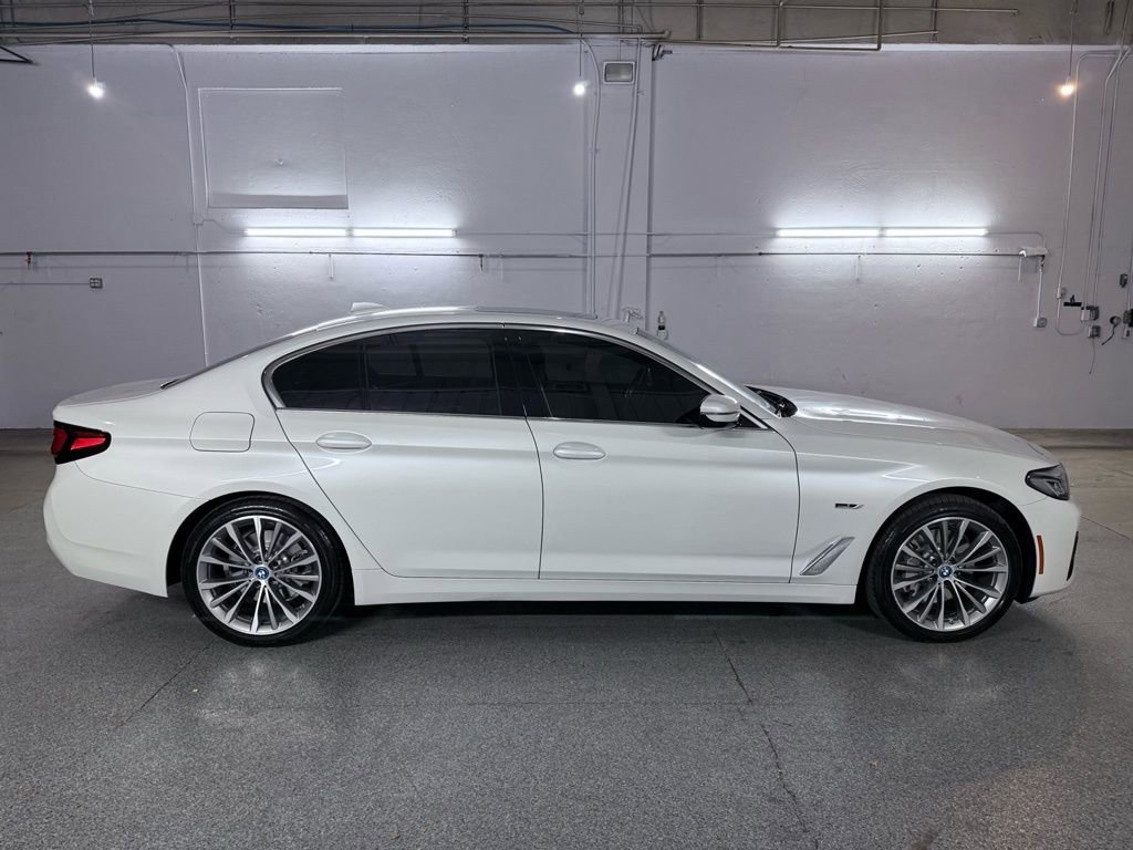 Used 2023 BMW 530e xDrive w/ Premium Package image 6