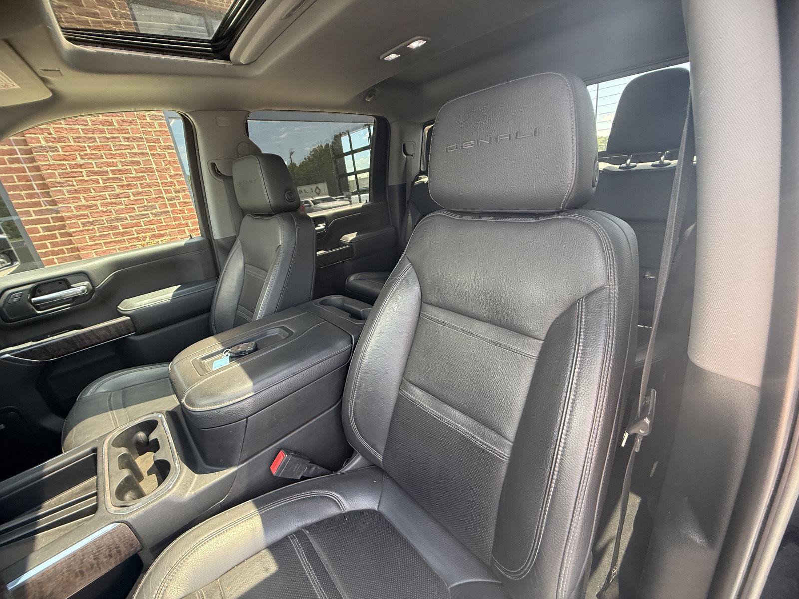 Used 2022 GMC Sierra 2500 Denali w/ Denali Ultimate Package AWD/4WD image 9