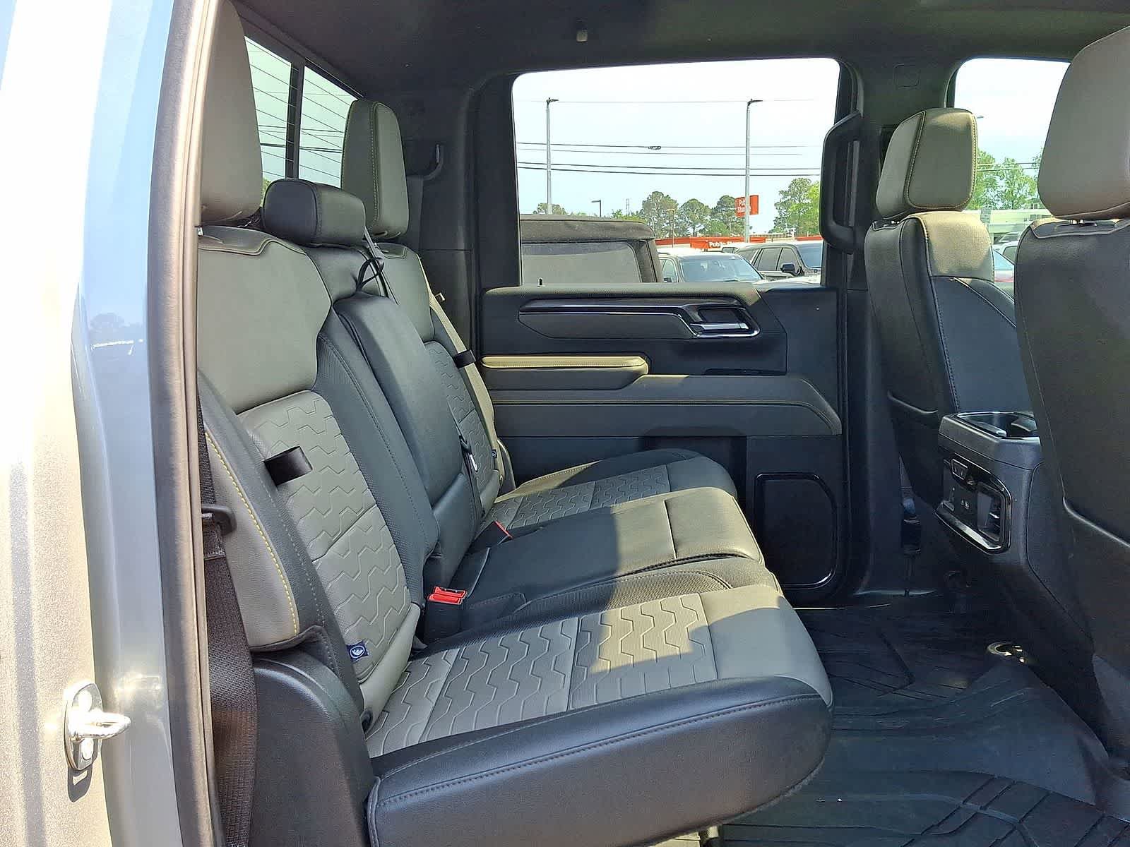 Used 2024 Chevrolet Silverado 2500 ZR2 w/ Technology Package AWD/4WD image 34
