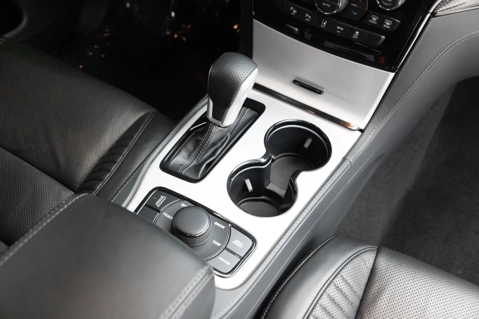 Used 2020 Jeep Grand Cherokee Trackhawk AWD/4WD image 16