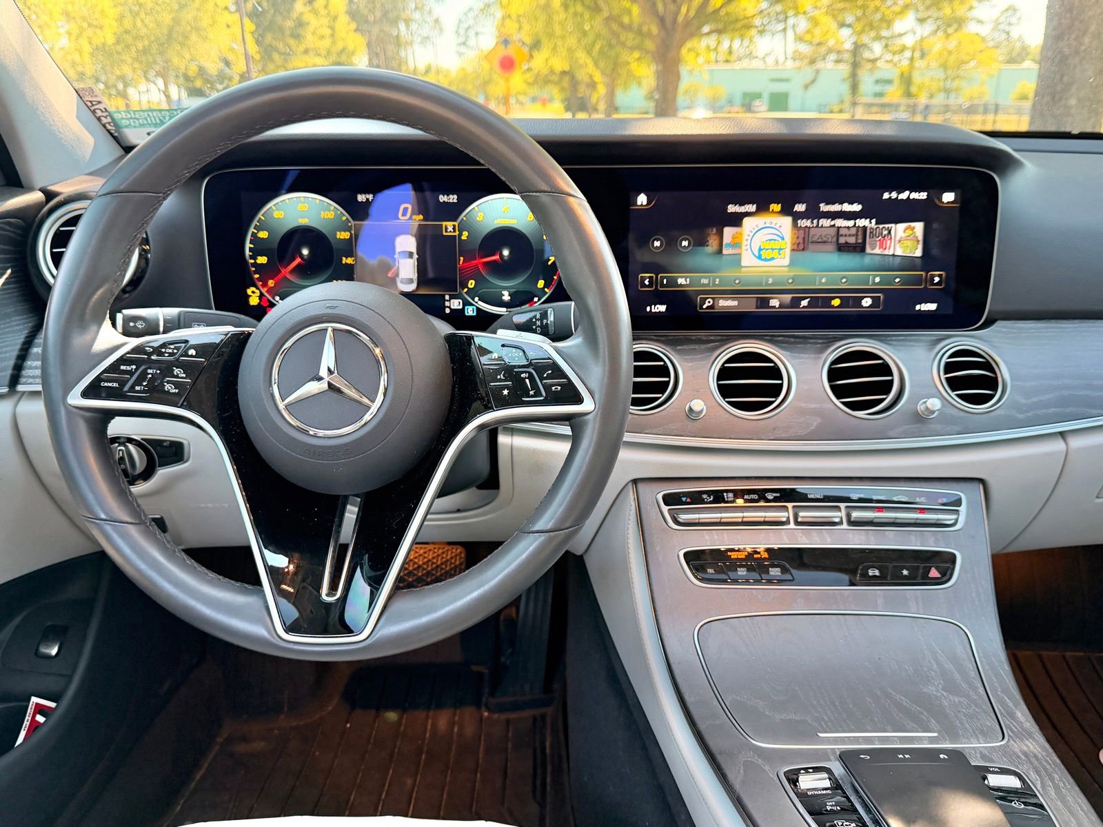 Used 2022 Mercedes-Benz E 350 Sedan image 3