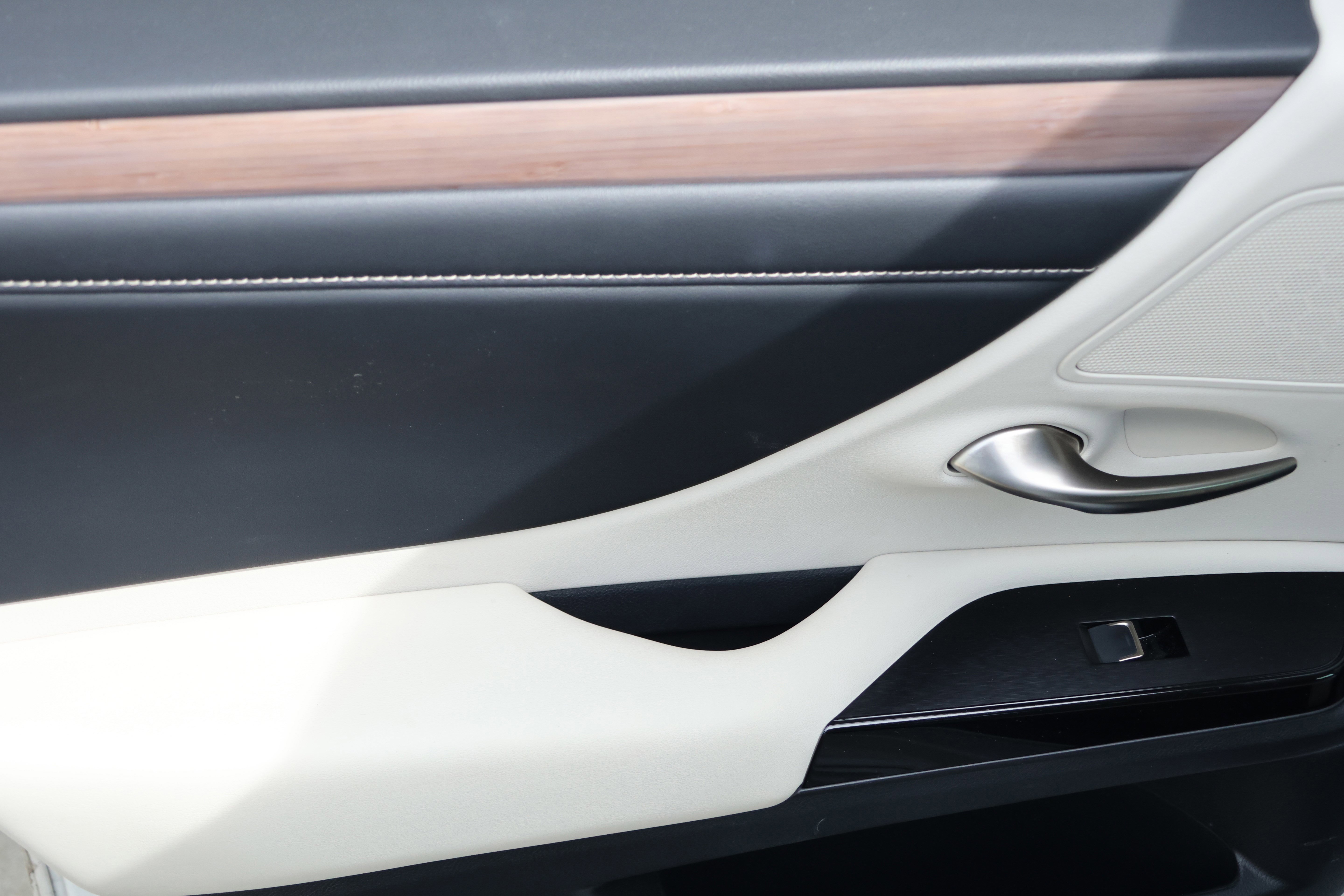 Used 2023 Lexus ES 350 w/ Premium Package image 34