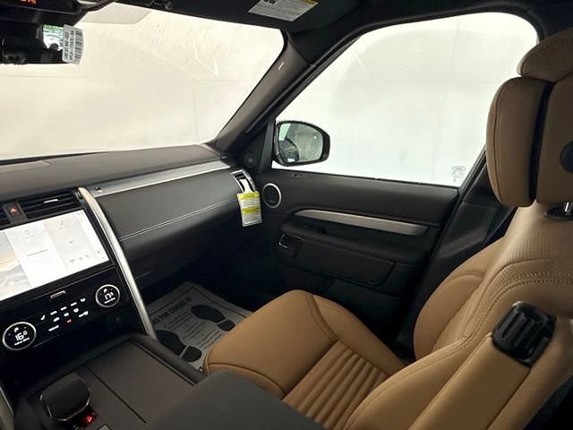 Certified 2025 Land Rover Discovery Dynamic SE AWD/4WD image 22